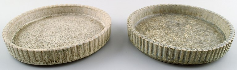 Arne Bang. Pair of Art deco dishes in ceramics.
