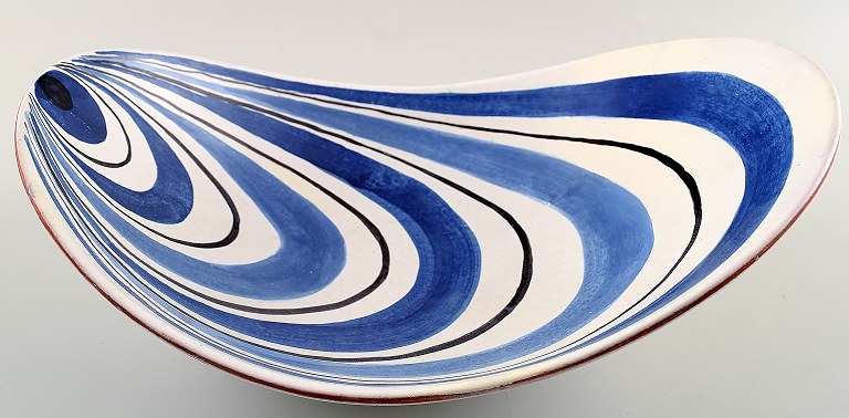 Large bowl, Stig Lindberg, Gustavsberg studio. Faience. 1940s.
