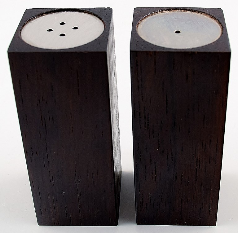 Danish design, salt and pepper in rosewood, modern design 1970s.
