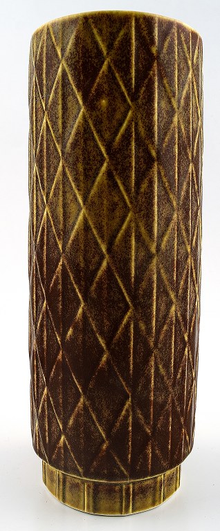 Art Pottery vase by GUNNAR NYLUND for Rörstrand.
"Eterna".