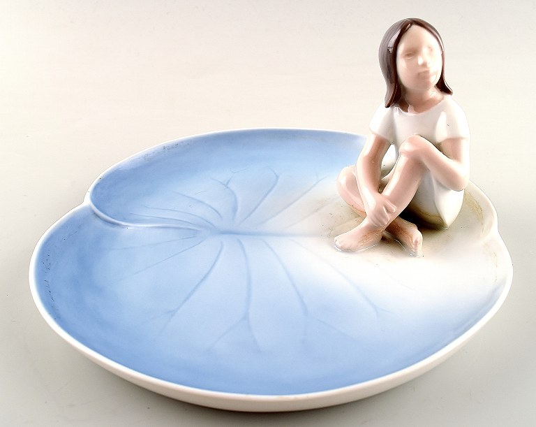 Bing & Grondahl, B&G number 2378. 
Thumbelina on dish.