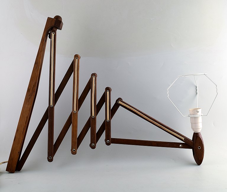 Erik Hansen: An oak sax wall lamp.