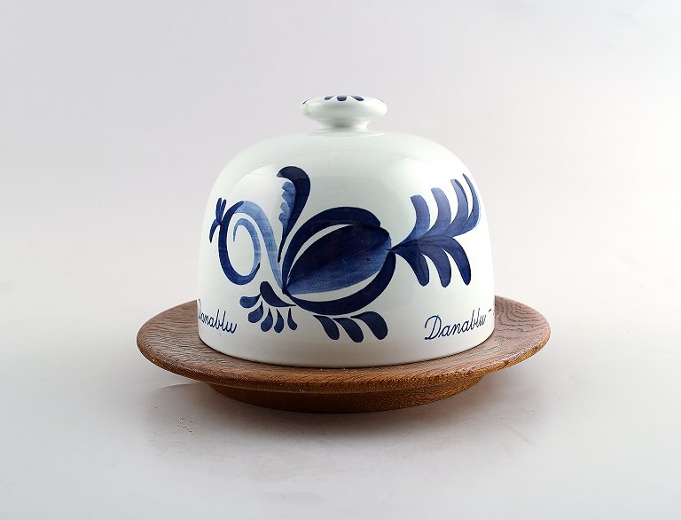 Aluminia/Royal Copenhagen Tranquebar faience Cheese Bell, "Danish Blue Cheese - 
Danablu".