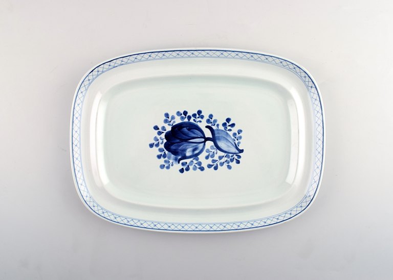 Squared Tranquebar rare dish from Royal Copenhagen / Aluminia.
Decoration number 11/2863.