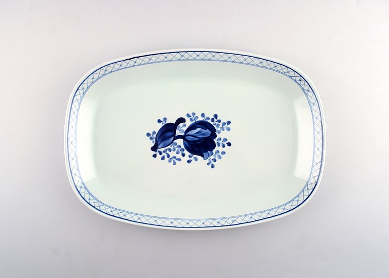 Large squared Tranquebar rare dish from Royal Copenhagen / Aluminia.
Decoration number 11/2848.