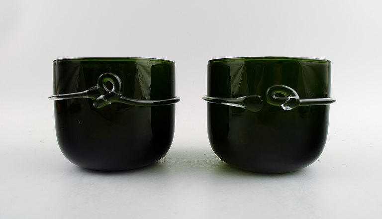 Et par Michael Bang, Holmegaard Glasværk, 1981.
"MB" form urtepotteskjulere, transparent jadegrøn.