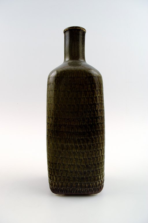 Stor Stig Lindberg (1916-1982), Gustavsberg Studio keramikvase. 
Glasur i brune nuancer, ca. 1960.