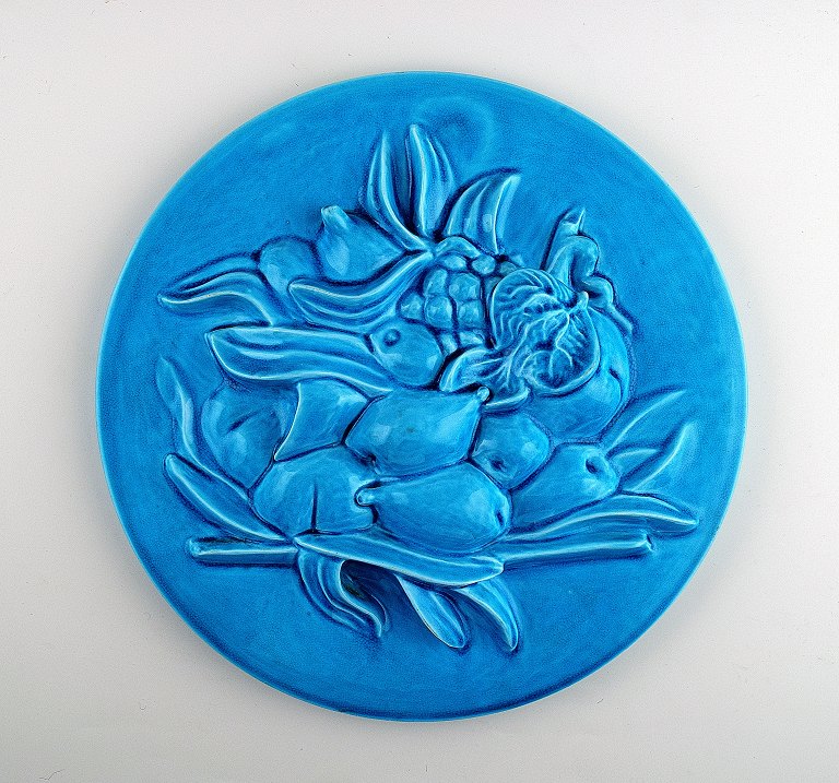 Axel Salto: b. Copenhagen 1889, d. Frederiksberg 1961.
Round relief of soft porcelain modeled with fruits, decorated with turquoise 
enamel glaze.