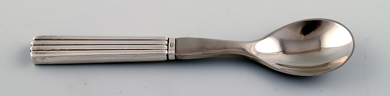 Bernadotte, Georg Jensen silver flatware. Flatware Pattern no. 9 Bernadotte 925 
Sterling silver.
Egg spoon.