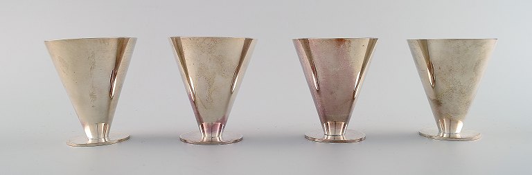WIWEN NILSSON, set of 4 cocktail/Vodka goblets, sterling silver, Lund, Sweden 
1941-56. Conical on round foot.