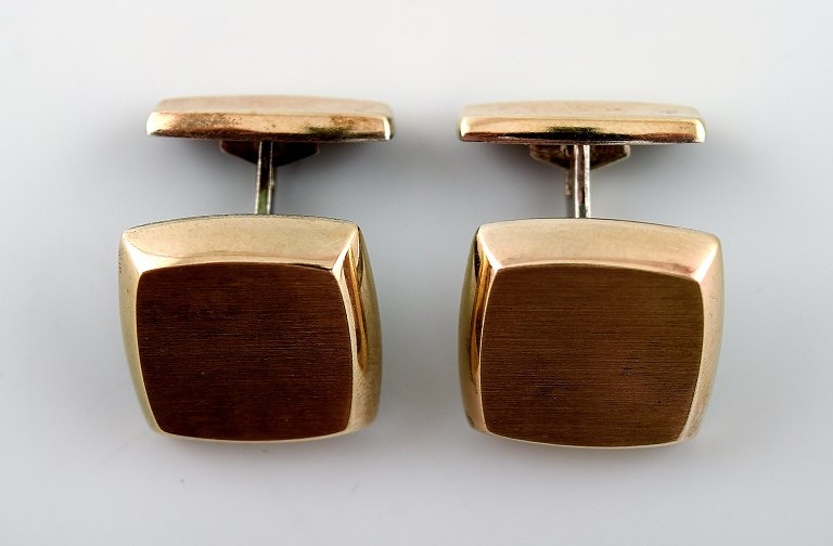 Bernhard Hertz: A pair of cufflinks in gilded sterling silver.
