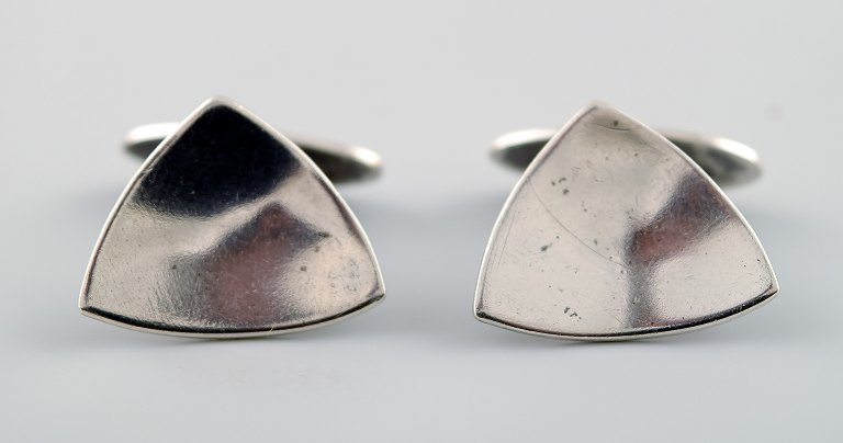 Sterling Silver, a pair of cufflinks.
