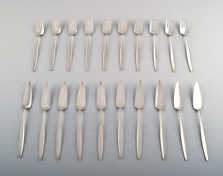 Georg Jensen Sterling Silver Cypress fish service for 10 people.
