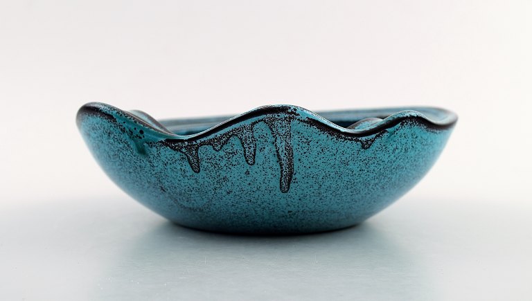 Kähler/Kahler, Denmark, glazed bowl, 1930 s.
Designed by Svend Hammershøi/Hammershoi