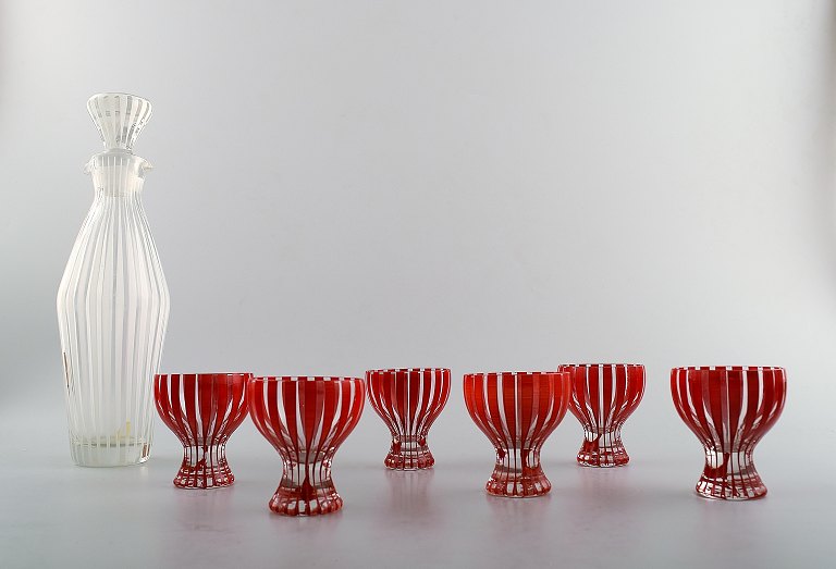 6 p. Glassware, decanter and 6 cocktail / vodka glass "Strict", Bengt Orup, 
Johansfors.
