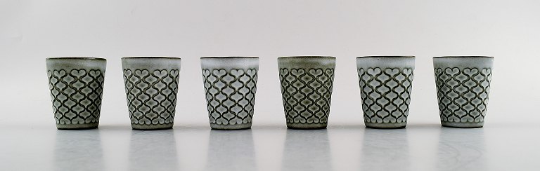 Bing & Grondahl number 696, 6 Egg cups.
Measures: 6 cm. B & G Grey Cordial Quistgaard Nissen Kronjyden stoneware.