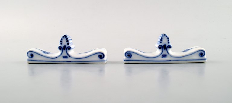 2 pcs. Antique Blue Fluted Danish Porcelain number 135-1 Knife rests
Royal Copenhagen.