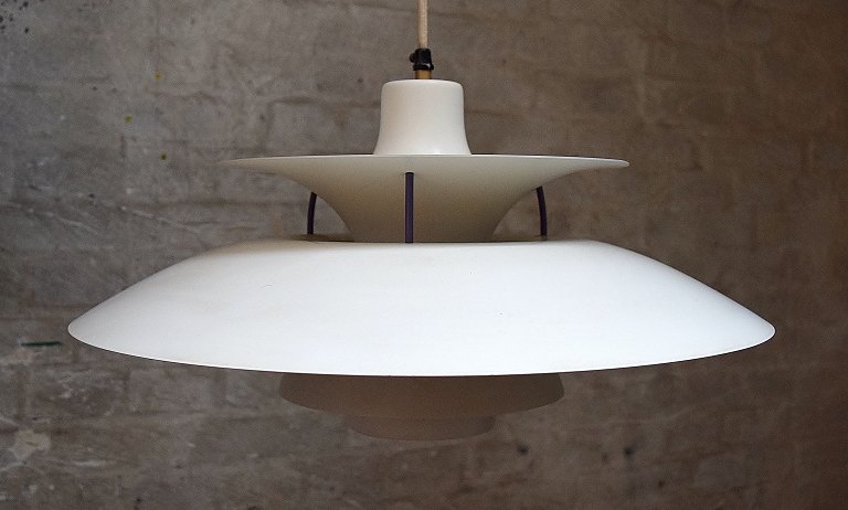 Poul Henningsen: "PH-5". Pendant with white metal shades. Manufactured by Louis 
Poulsen.