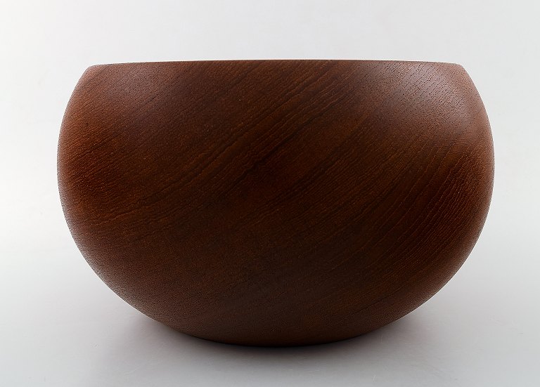 Kay Bojesen 
Large bowl in teak.