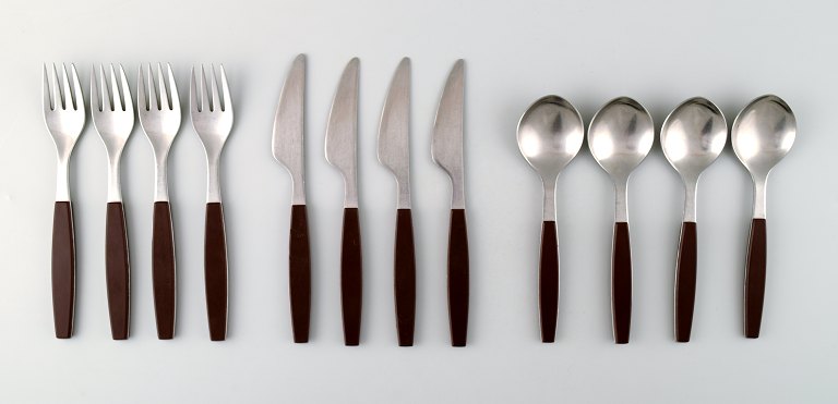 Complete service for 4 p., Henning Koppel. Strata cutlery stainless steel and 
brown plastic. Produced by Georg Jensen.