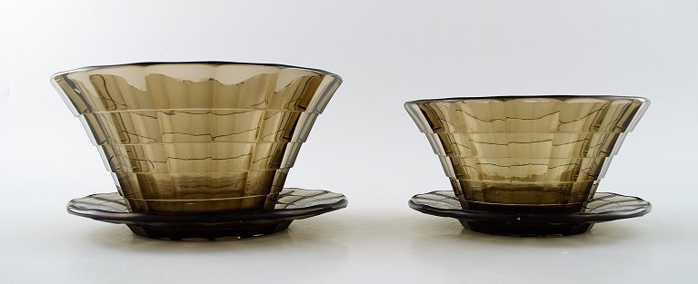 2 Art deco bowls. Simon Gate for Orrefors/Sandvik.
Topaz coloured bowls with rigdes. Edward Hald for Sandvik/Orrefors, c 1932.