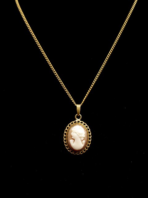 Cameo with chain