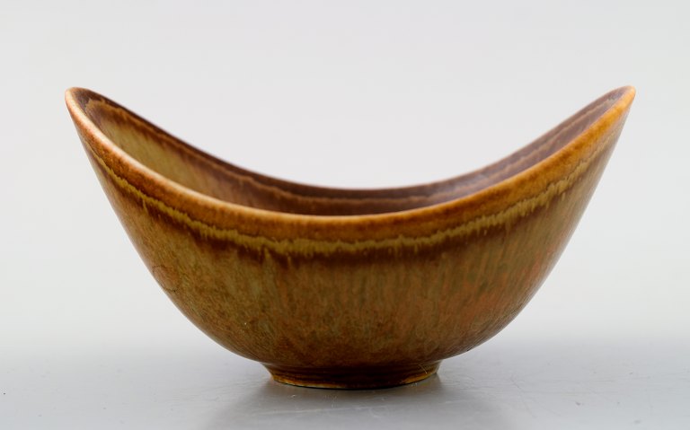 Rörstrand, Gunnar Nylund ceramic bowl.
