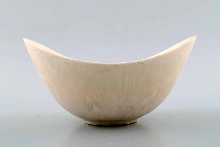 Rörstrand bowl in ceramics by Gunnar Nylund.
