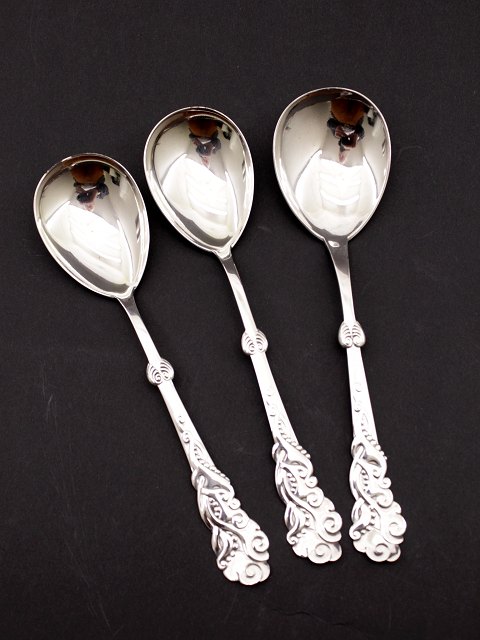 Tang serving spoons