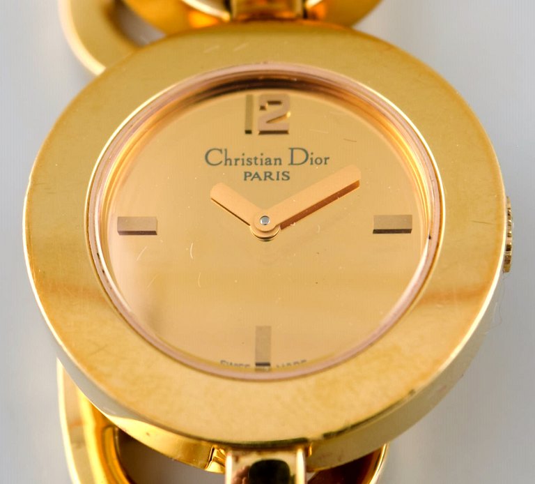 Christian Dior: Damearmbåndsur af guldbelagt stål.