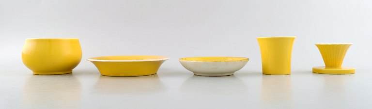 5 parts Susanne Yellow Confetti Royal Copenhagen / Aluminia.
Dishes, bowl, candleholder.