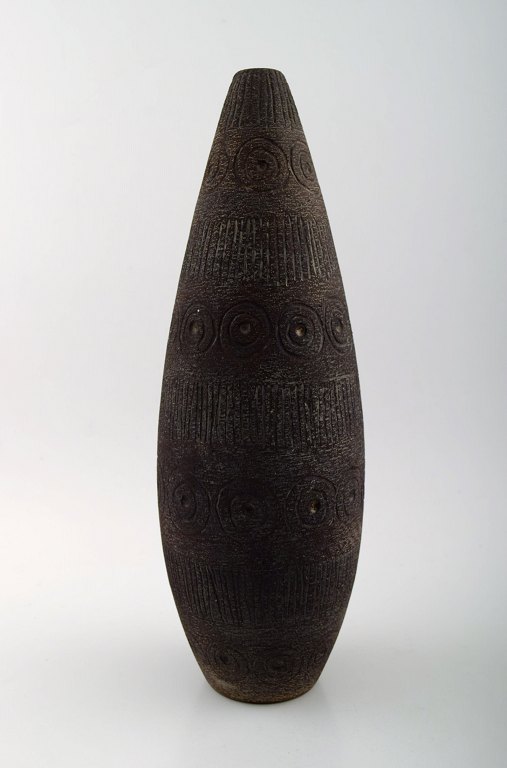 Elsi Bourelius (1909-2001) for Jie, Gantofta. Swedish ceramist.
Large modern ceramic vase, c. 1960.