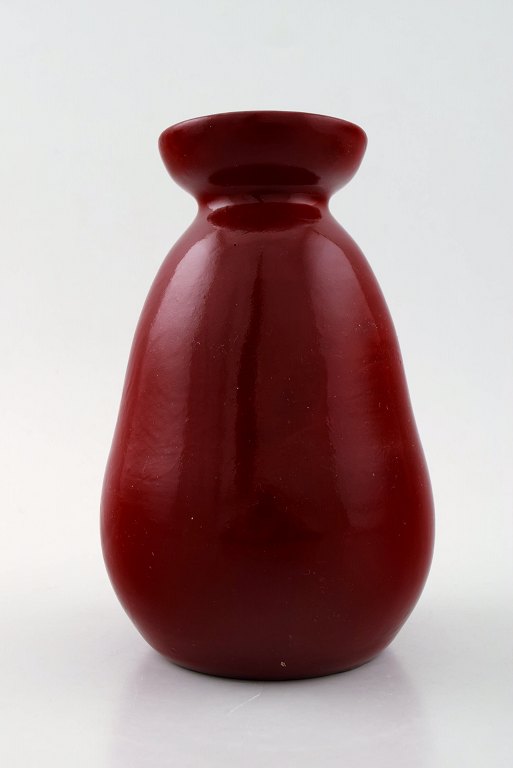Kähler, Denmark, glazed stoneware vase red / burgundy glaze.
Approximately 1910s.