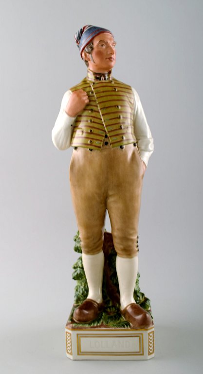 Carl Martin-Hansen: Egnsfigur "Lolland" af porcelæn, dekoreret i 
overglasurfarver. 
Royal Copenhagen, Juliane Marie mærke.