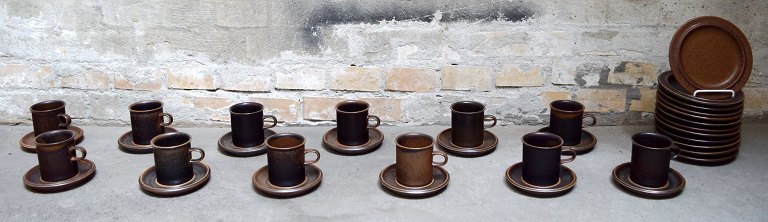 Complete 12 p. Arabia Ruska stoneware coffee service.
Finnish design, 1960s / 70s.