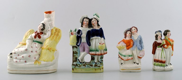 19th century, Staffordshire 4 faience figures.
