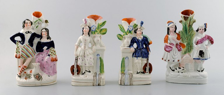 19th century, Staffordshire 4 faience figures.
