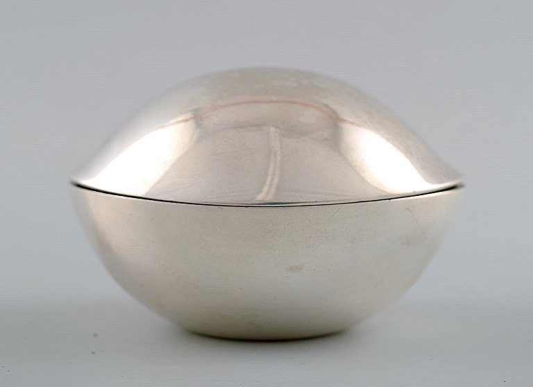 Georg Jensen Bonbonniere in Sterling Silver # 1121 - Henning Koppel.