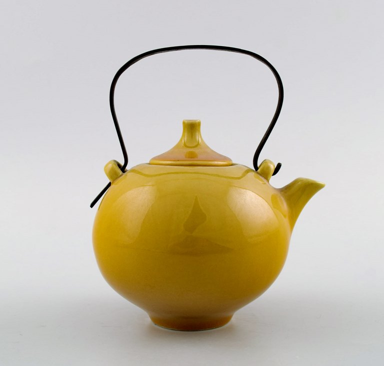 Carl-Harry Stålhane, Rorstrand / Rörstrand, small ceramic tea pot.
