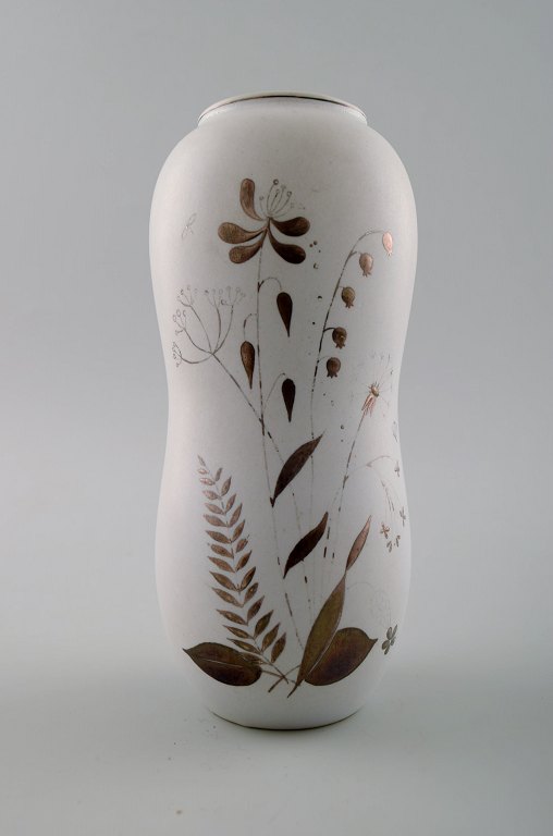 STIG LINDBERG, vase, "Grazia", hvidglaseret, malet med sølv dekoration i form af 
blomster, Gustavsberg, Sverige.