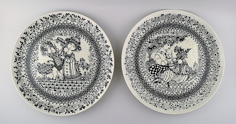 Two large seasons earthenware dishes from the Nymølle factory, designed by Bjørn 
Wiinblad. Spring and summer.