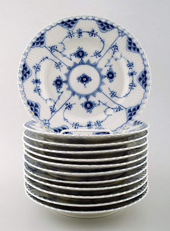 Twelve plates. Blue Fluted Full Lace Plates from Royal Copenhagen.
Decoration number: 1/1086.