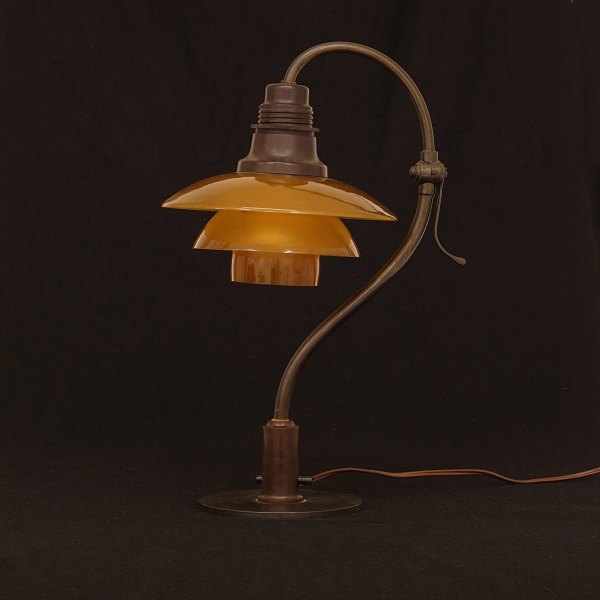 Poul Henningsen, 1894-1967, für Louis Poulsen: Tischlampe "Fragezeichen" PH 2/2
H: 39,5cm