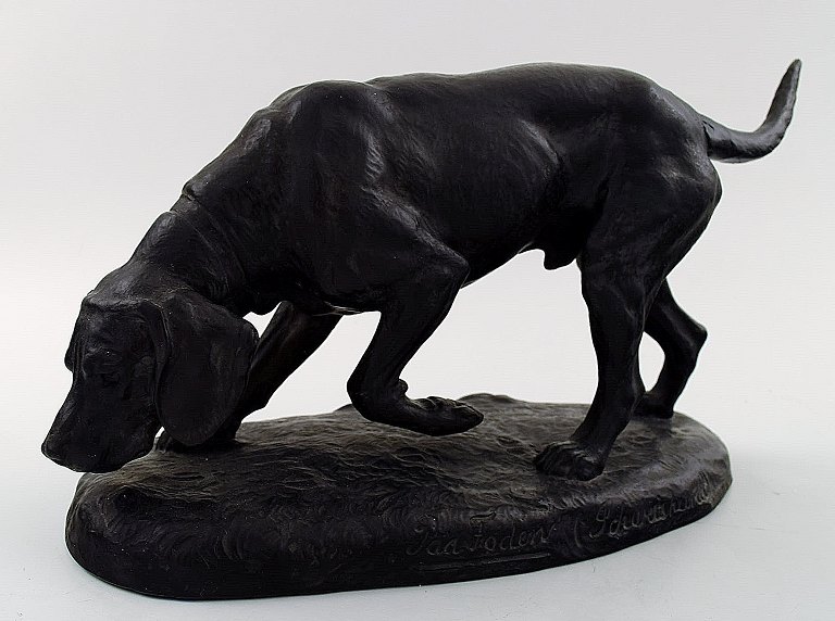 Ipsens Denmark, model number 729, terracotta. Hound on socket.
