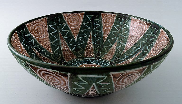 Roger Picault for Vallauris, Frankrig.
Stor håndmalet keramikskål.