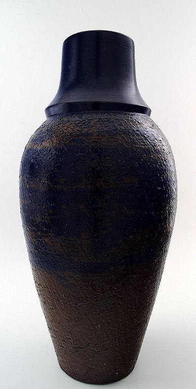 Upsala Ekeby large floor vase in ceramic. Hand painted.
Beautiful blue glaze.