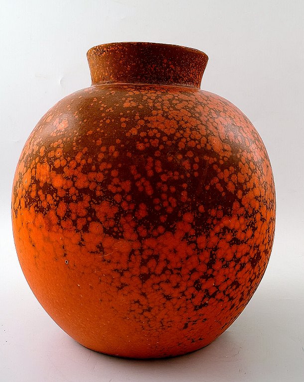 Kähler, Denmark, Svend Hammershoi, glazed stoneware vase.