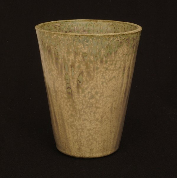 Arne Bang, 1907-83, stor keramik vase i gulgrøn fugleæg glasur. Signeret. H: 
18cm. D: 14,5cm