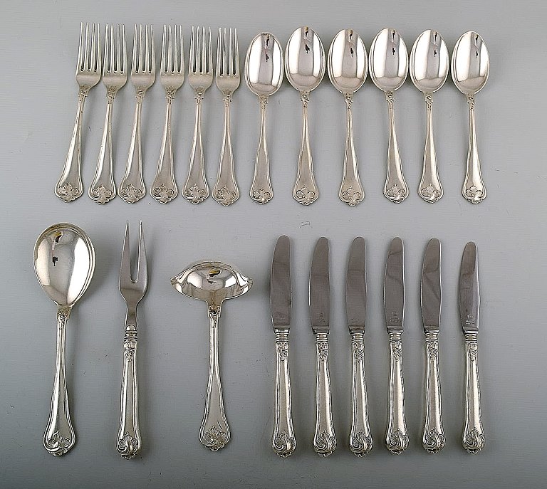 Carl M. Cohr. Saxon Flower.
Complete silver (.830) dinner service for 6 p. A total of 21 parts.