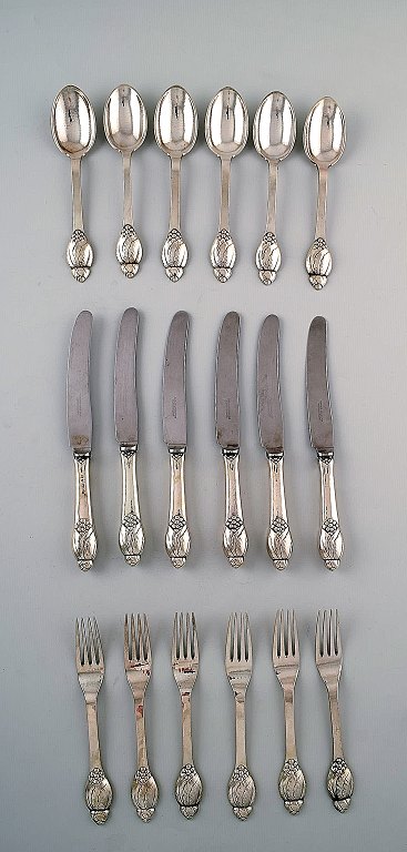Evald Nielsen nummer 6, komplet middagsservice til seks personer i  sølv. 
1920´erne.